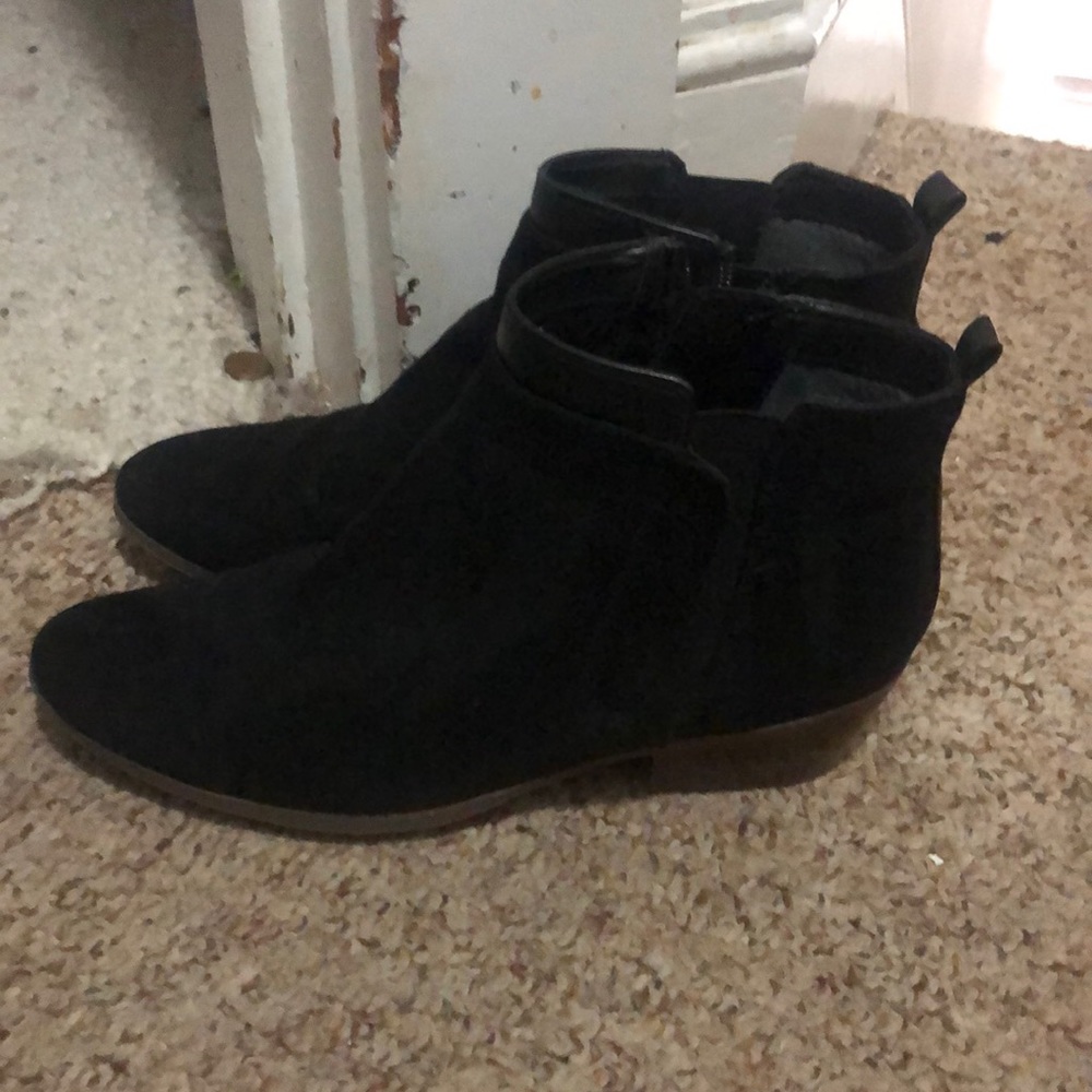 Black ankle boots super cute ☺️